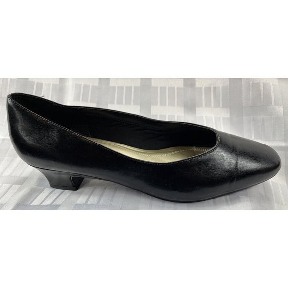 Soft Style Women's 10M Black Slip On Round Toe Faux Leather Low Heel Shoes - Picture 5 of 8